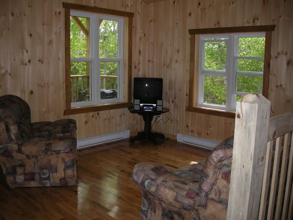 Chalet Des Noisetiers Tadoussac Exterior photo