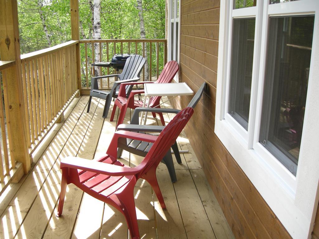 Chalet Des Noisetiers Tadoussac Room photo