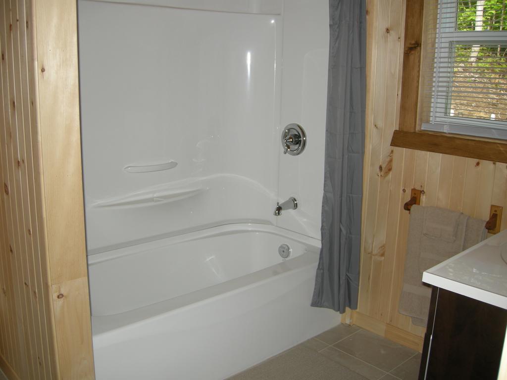 Chalet Des Noisetiers Tadoussac Room photo